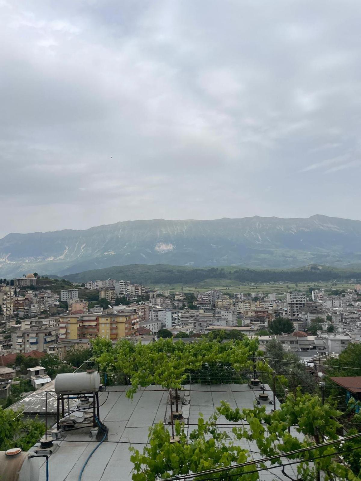 Hotel Bazzar 2 à Gjirokastër Extérieur photo