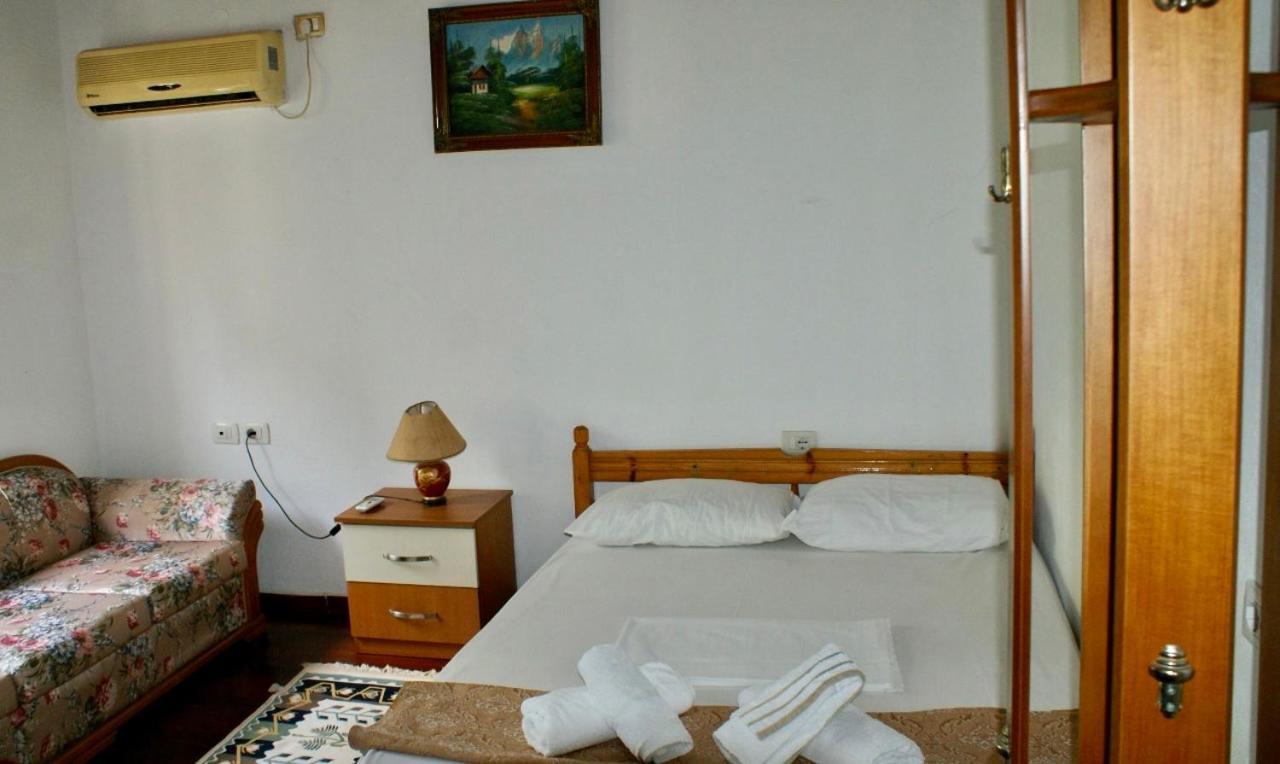 Hotel Bazzar 2 à Gjirokastër Extérieur photo