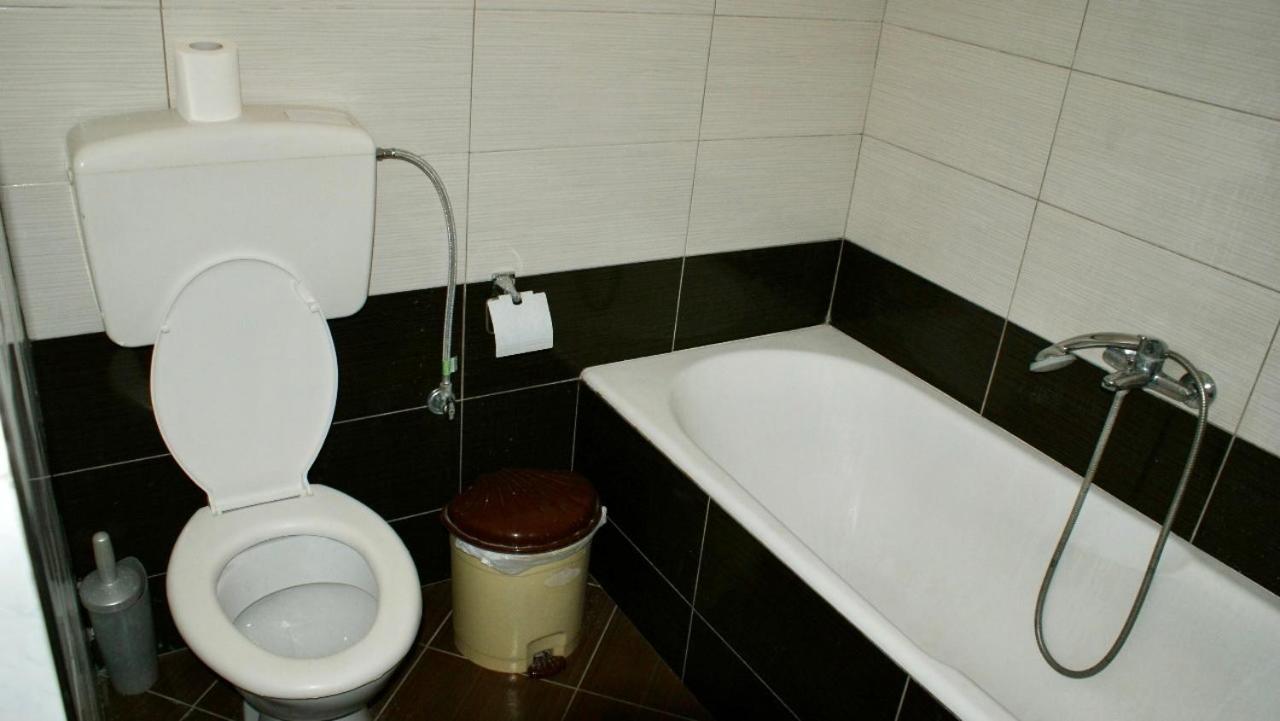 Hotel Bazzar 2 à Gjirokastër Extérieur photo